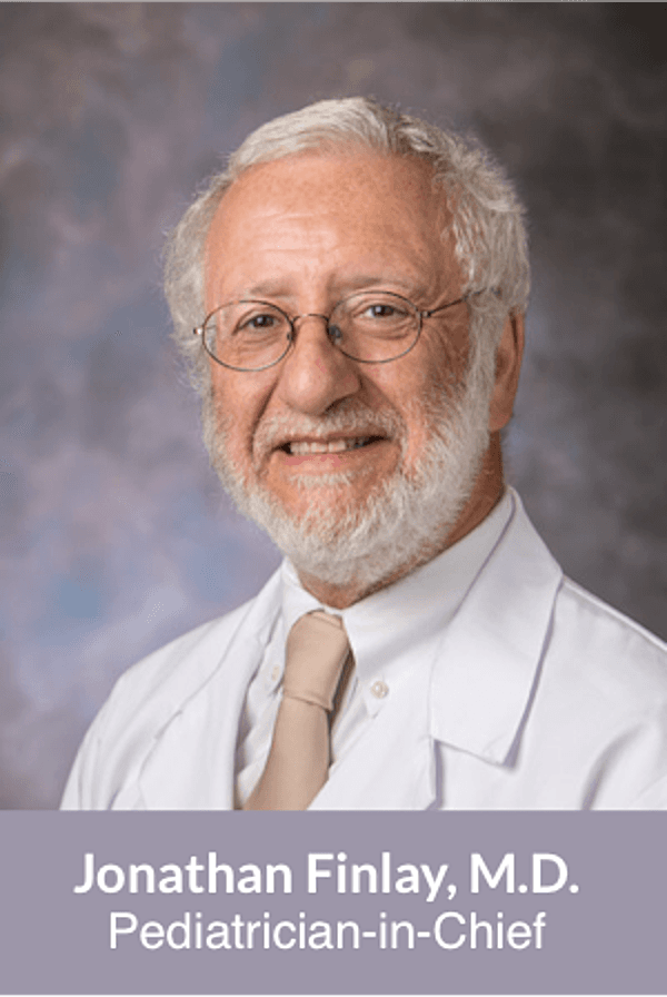 Dr. Jonathan Finlay, pediatra en jefe